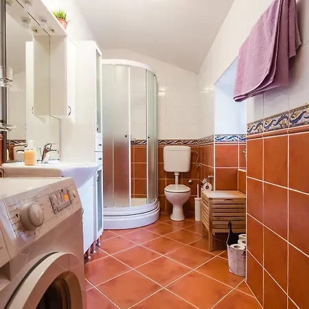 Captain's With Swimming Pool Villa Jurdani