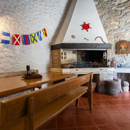 Captain's With Swimming Pool Villa *